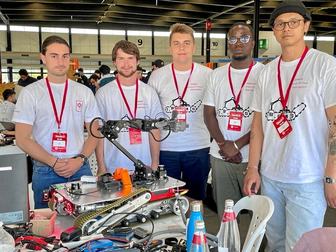 RoboCup 2023 : bravo à Achille, Adrien, Alphonse, Antoine et Aymeric !